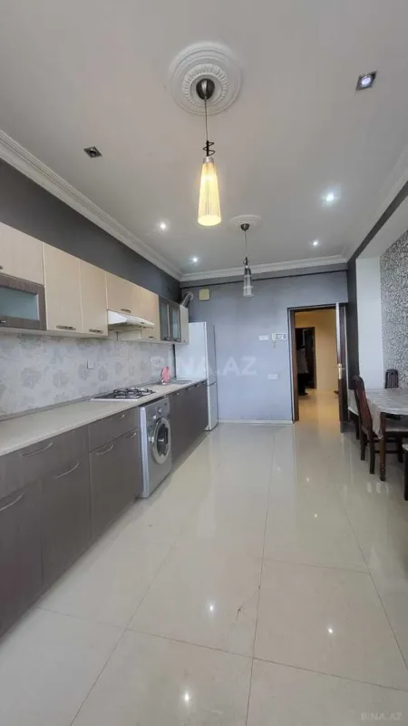 Kirayə verilir 3 otaqlı mənzil 121 m²
