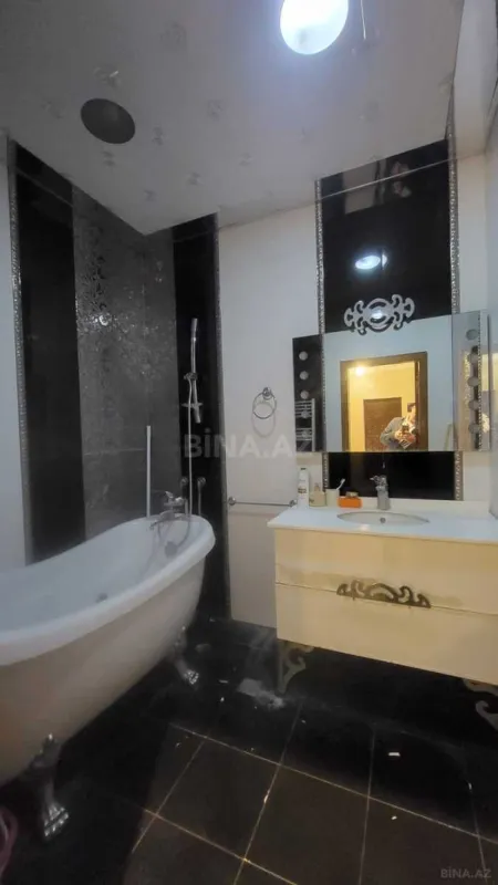 Kirayə verilir 3 otaqlı mənzil 121 m²
