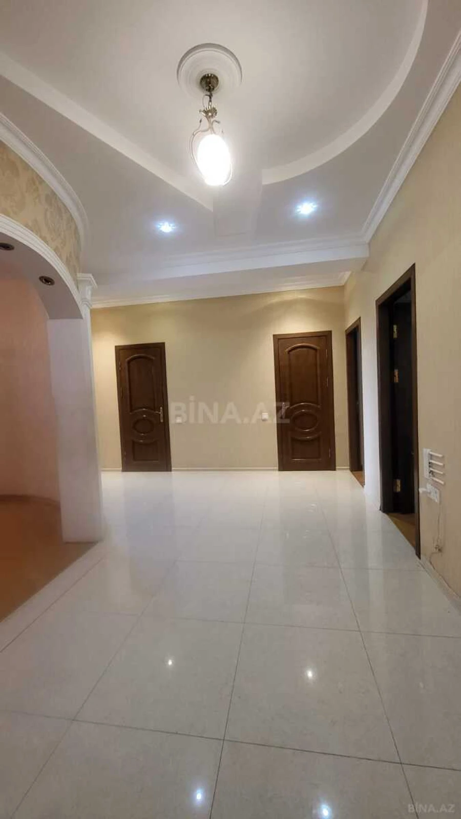 Kirayə verilir 3 otaqlı mənzil 121 m²