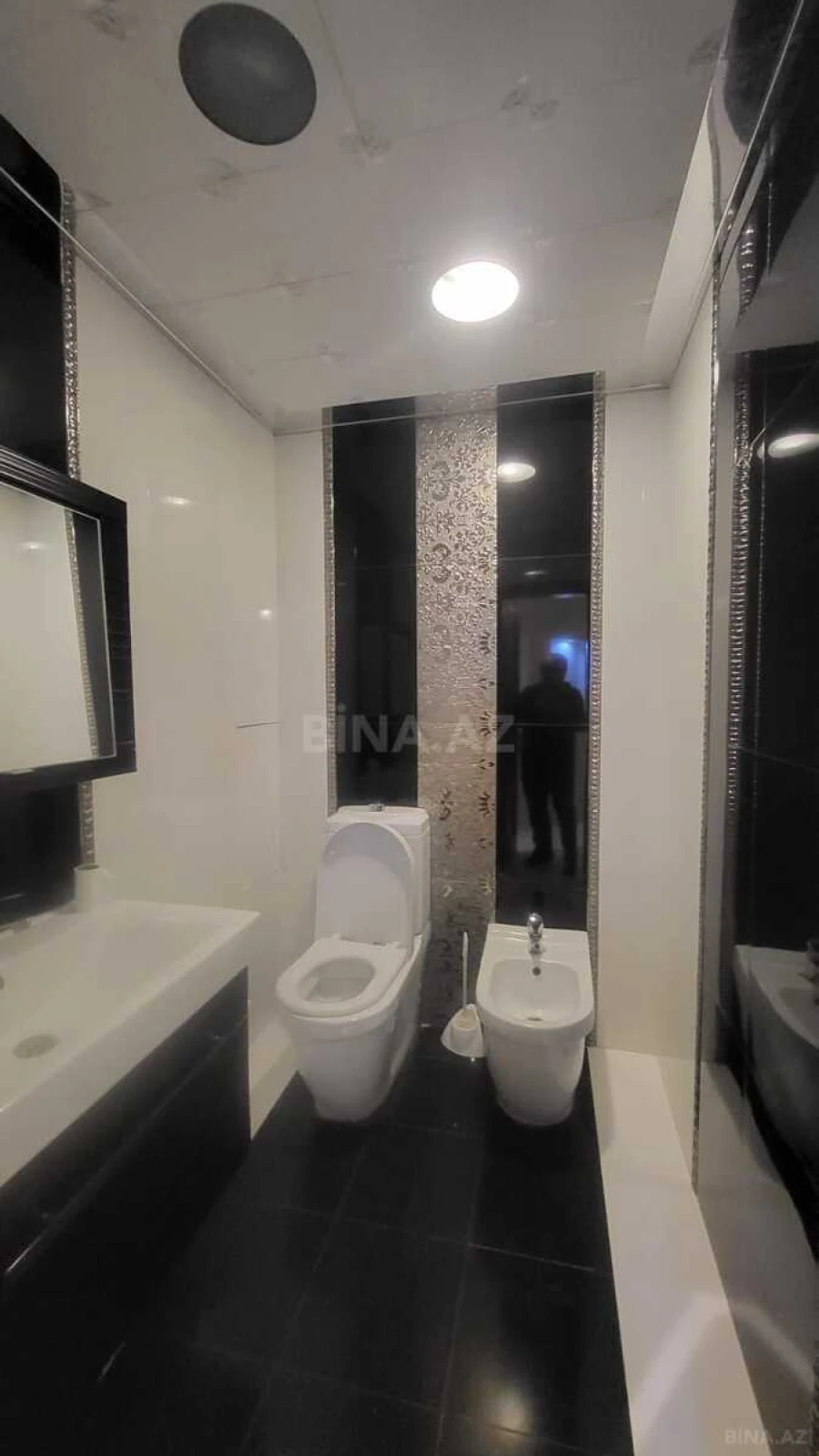 Kirayə verilir 3 otaqlı mənzil 121 m²