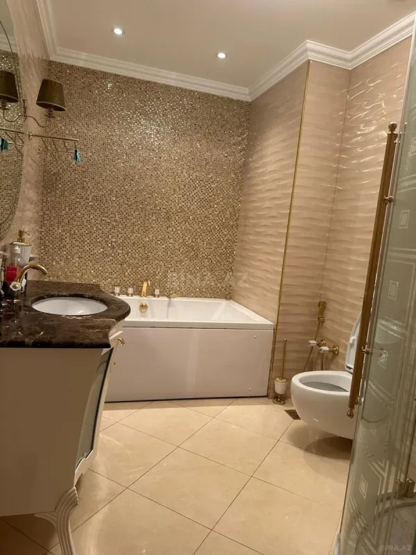 Satılır 4 otaqlı mənzil 278 m²