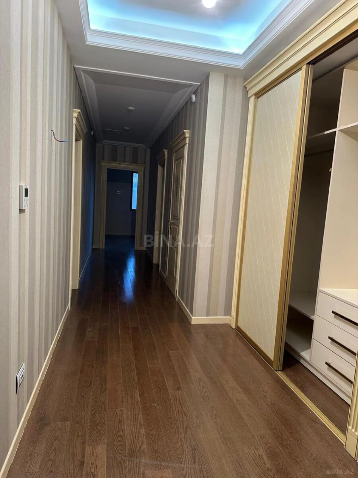 Satılır 4 otaqlı mənzil 278 m²
