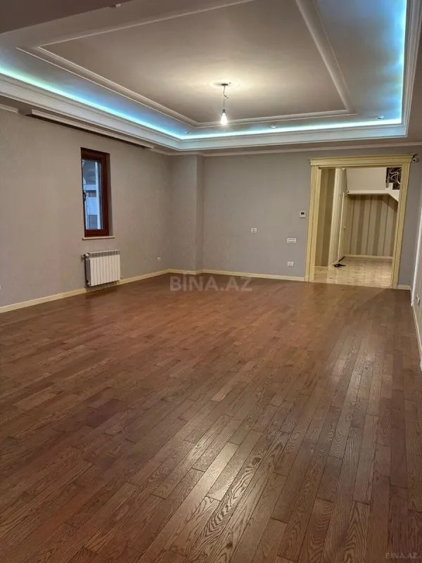 Satılır 4 otaqlı mənzil 278 m²