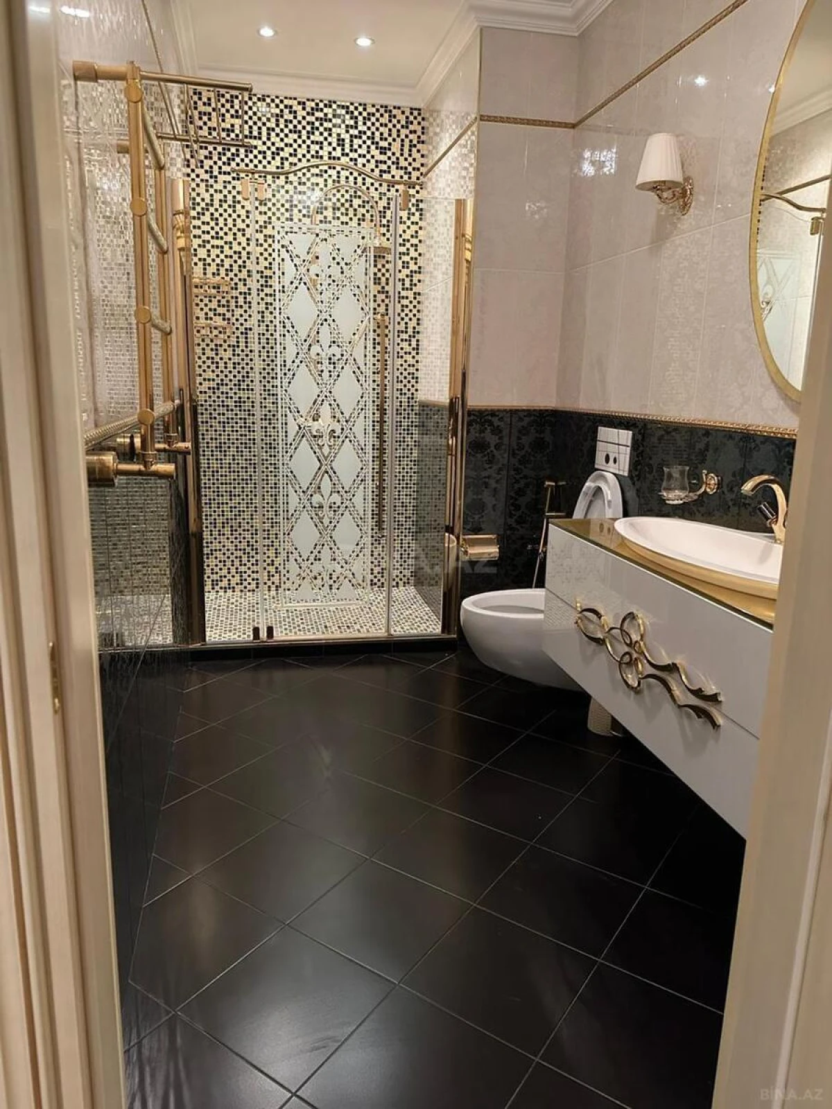 Satılır 4 otaqlı mənzil 278 m²