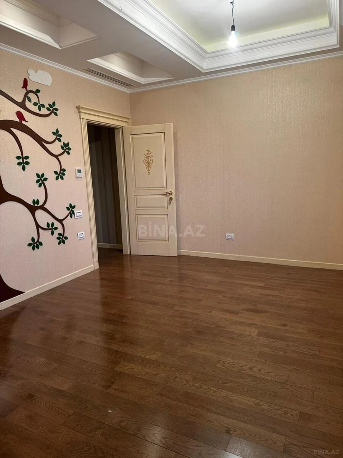 Satılır 4 otaqlı mənzil 278 m²