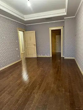 Satılır 4 otaqlı mənzil 278 m²