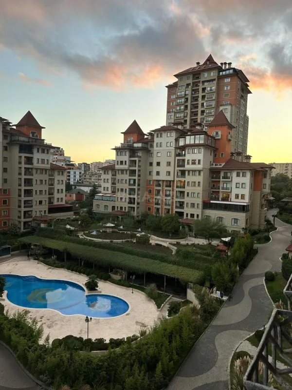 Satılır 4 otaqlı mənzil 278 m²