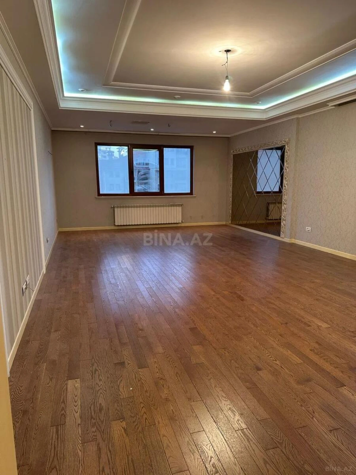 Satılır 4 otaqlı mənzil 278 m²