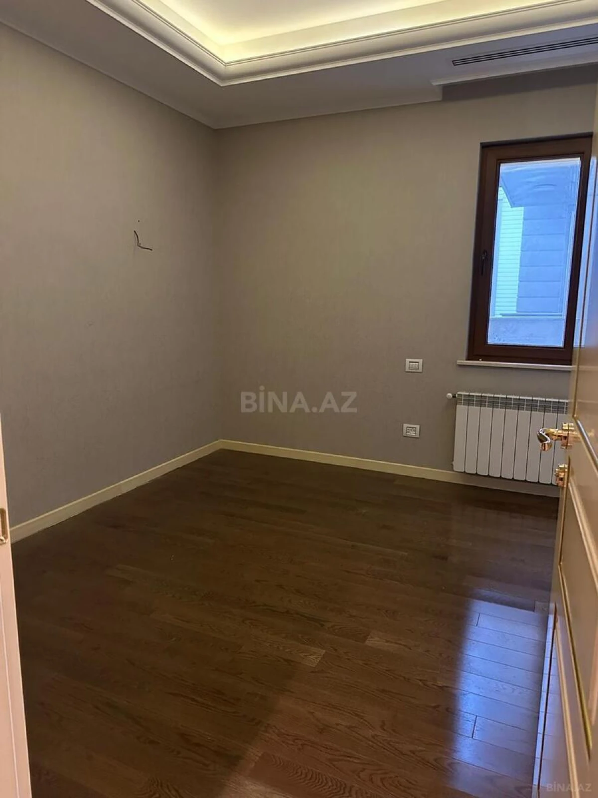 Satılır 4 otaqlı mənzil 278 m²