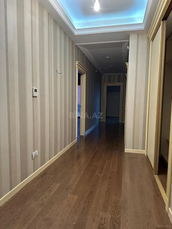 Satılır 4 otaqlı mənzil 278 m²
