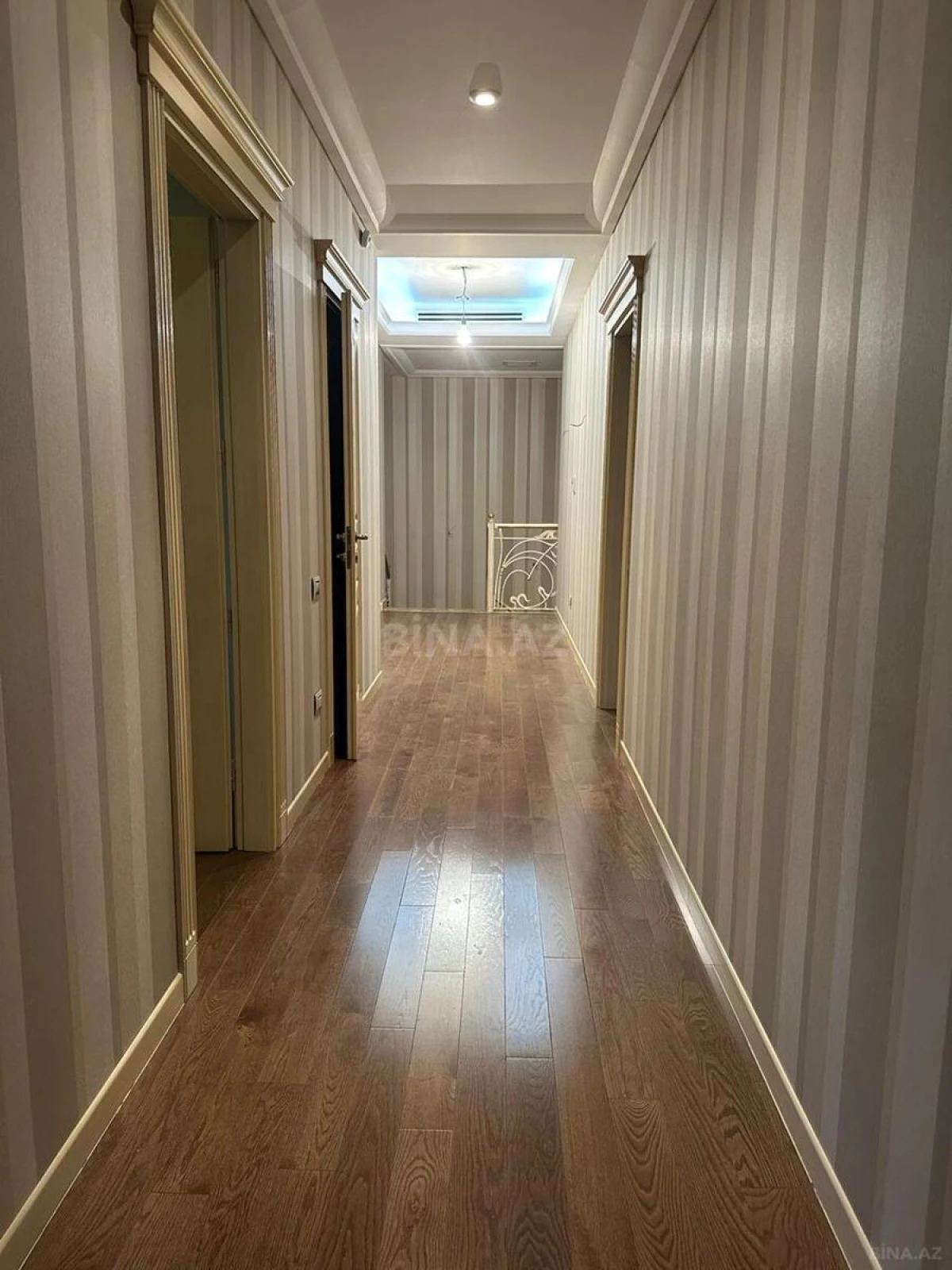 Satılır 4 otaqlı mənzil 278 m²