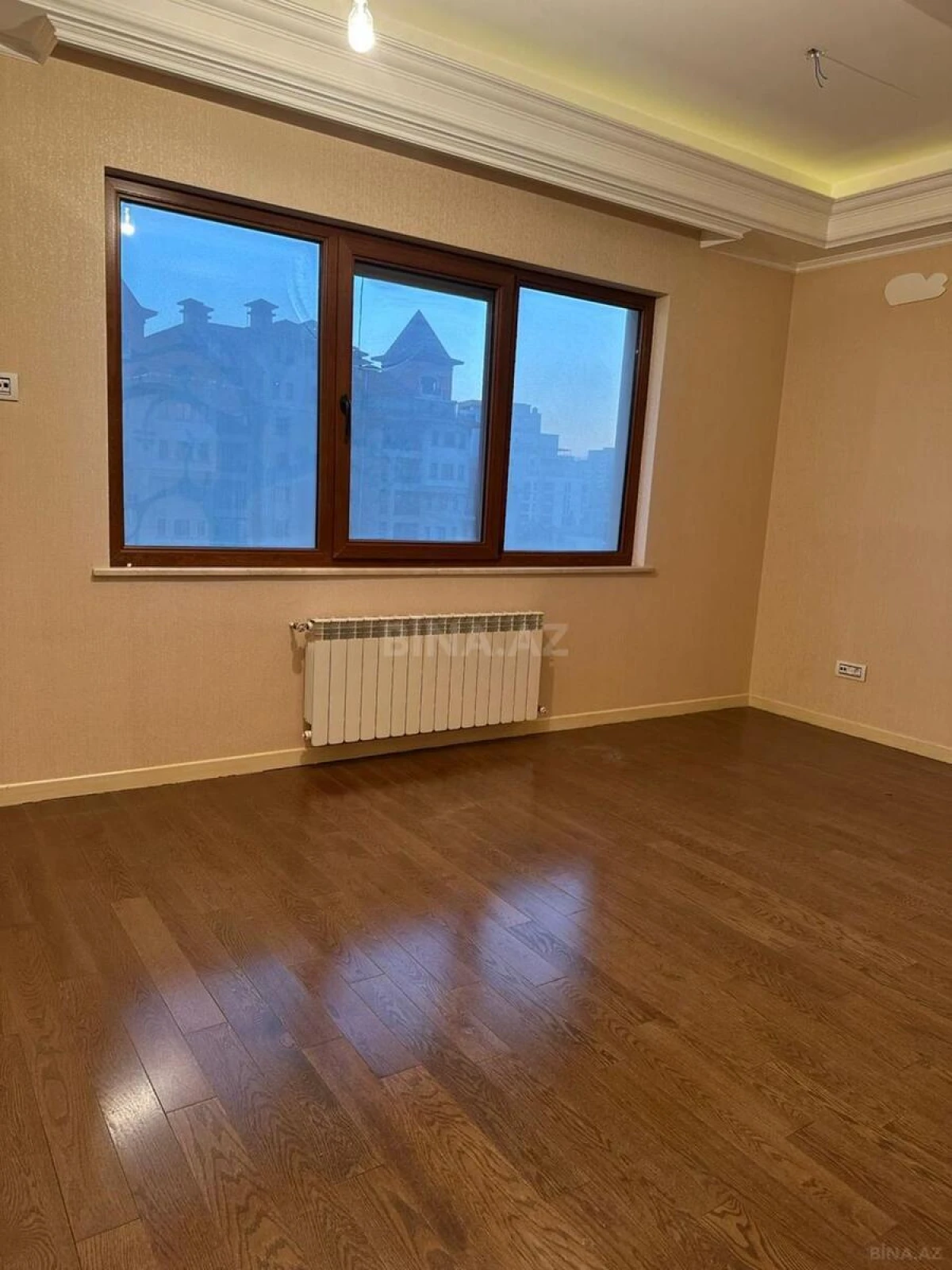 Satılır 4 otaqlı mənzil 278 m²