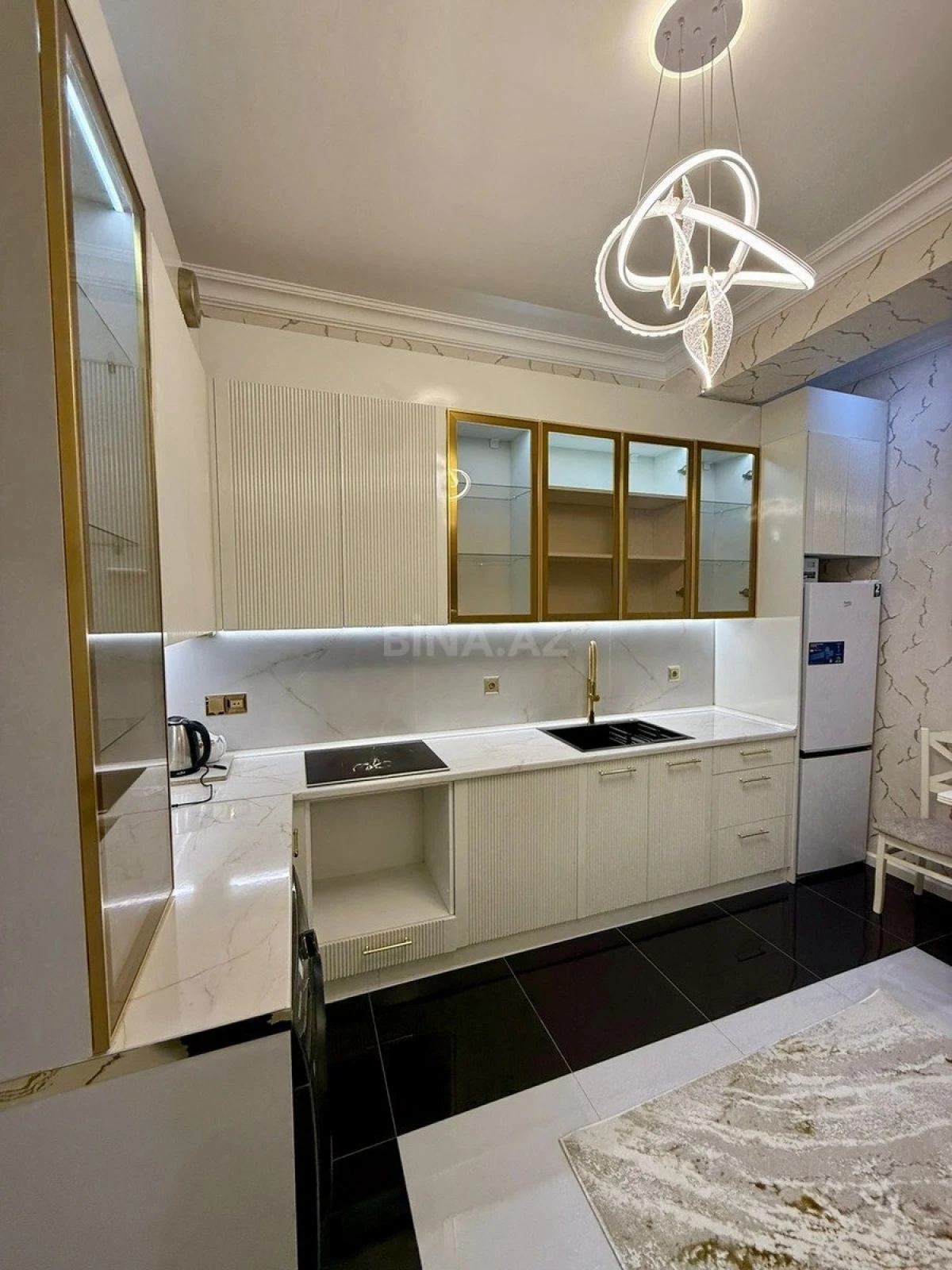 Kirayə verilir 2 otaqlı mənzil 70 m²