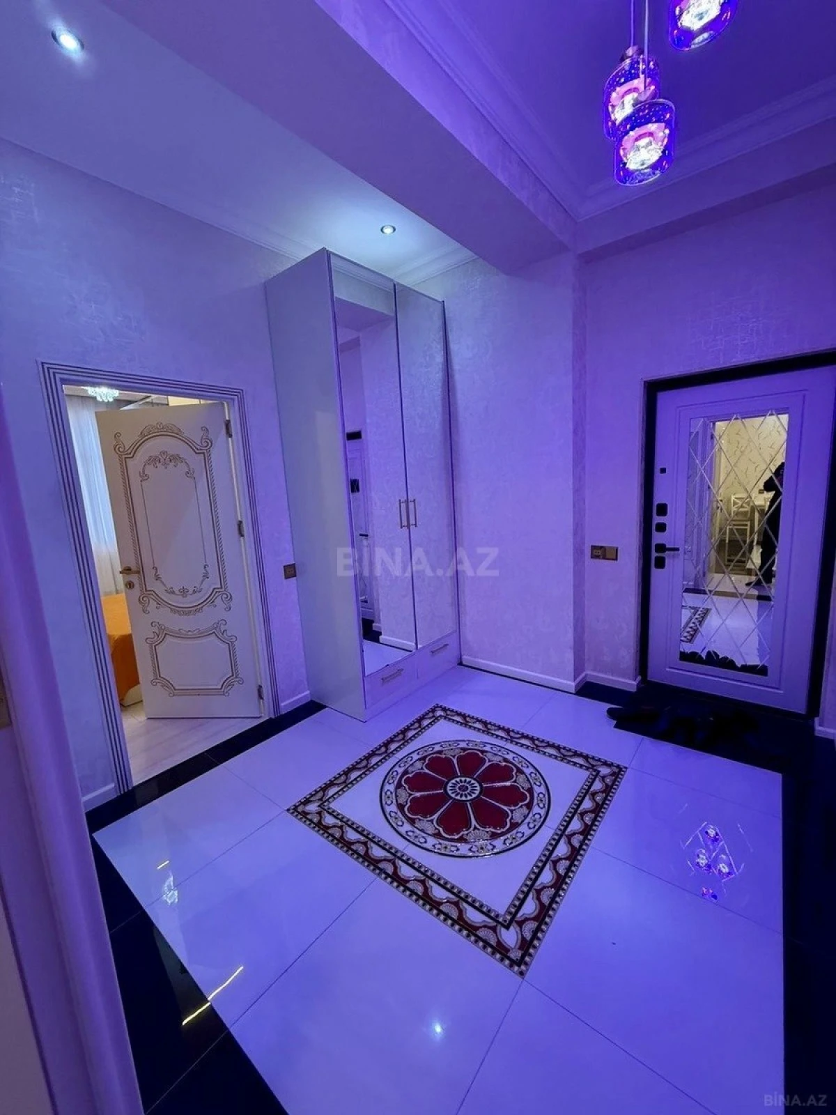 Kirayə verilir 2 otaqlı mənzil 70 m²