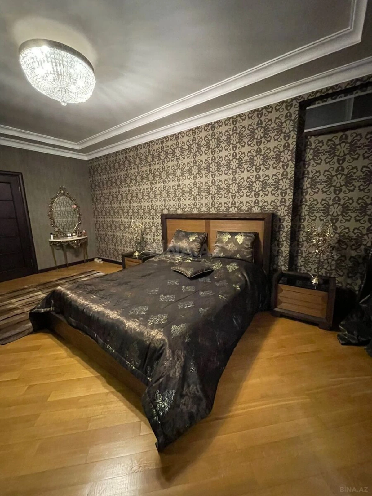 Satılır 3 otaqlı mənzil 157 m²