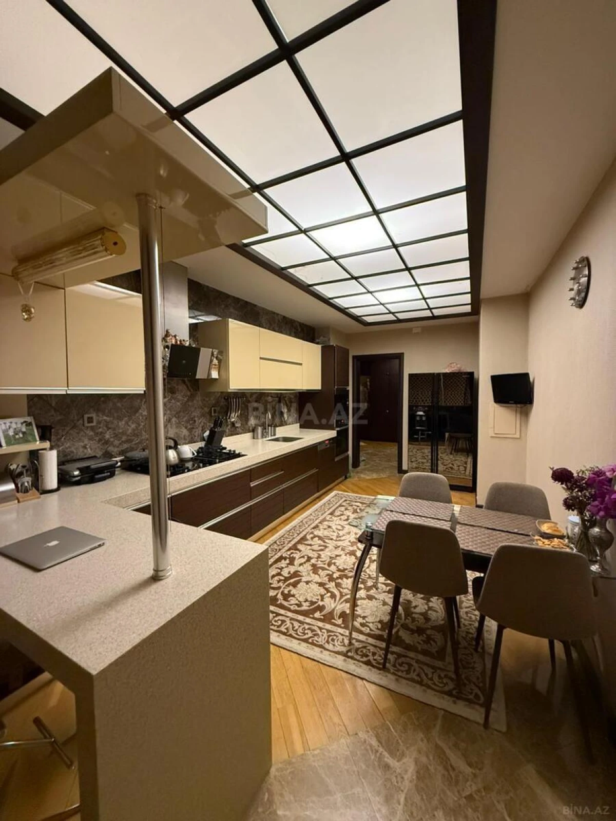 Satılır 3 otaqlı mənzil 157 m²