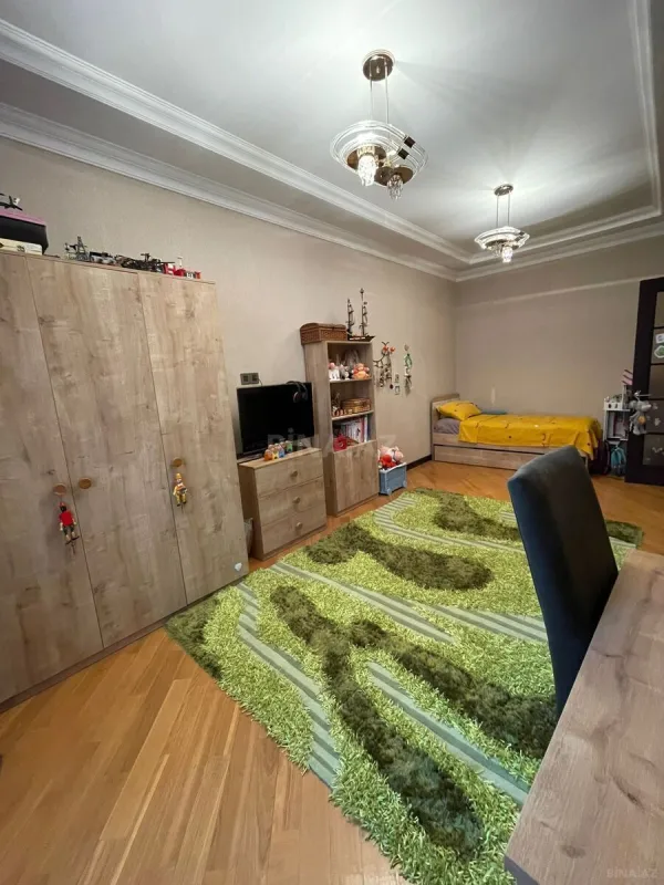 Satılır 3 otaqlı mənzil 157 m²