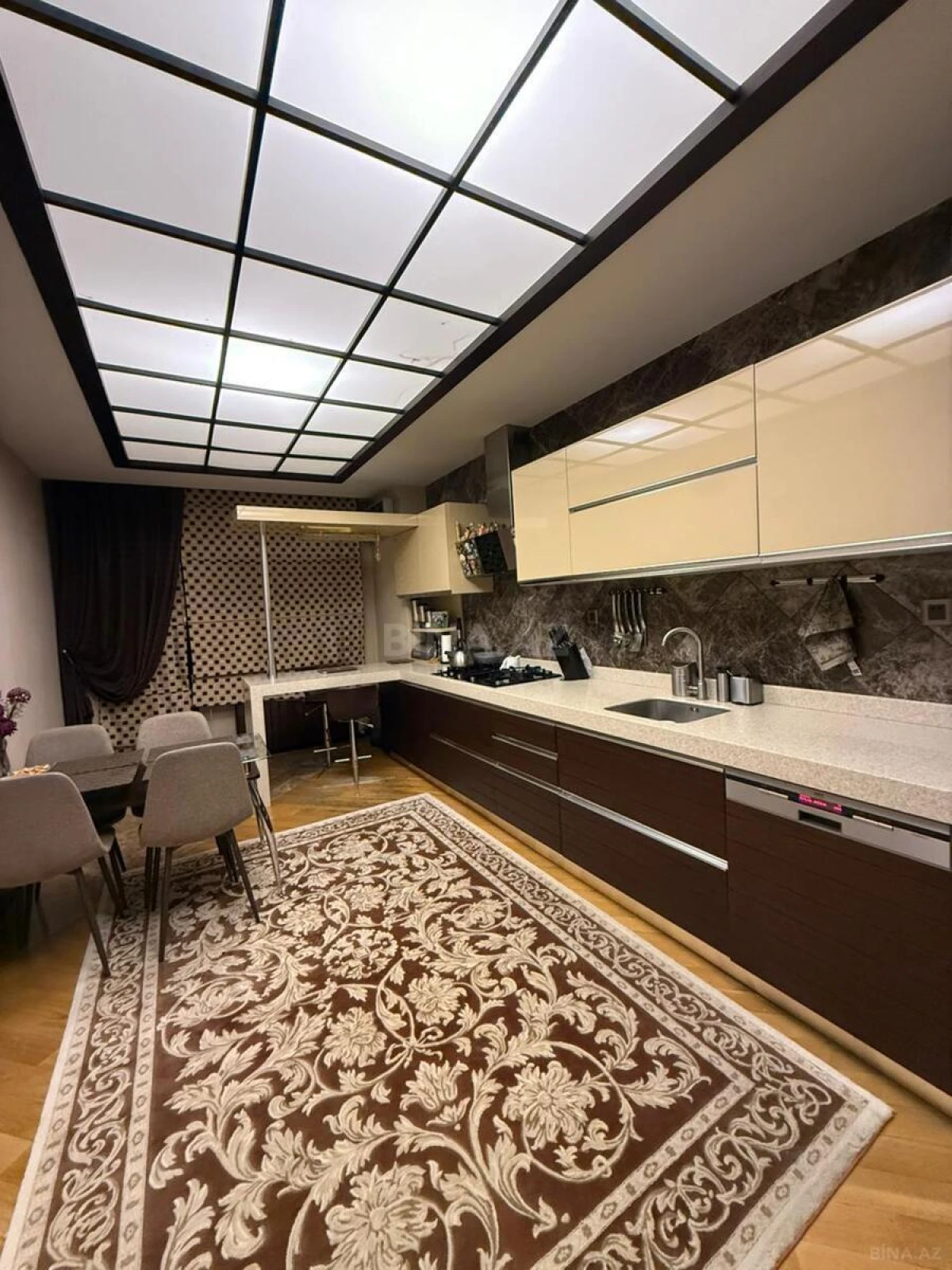 Satılır 3 otaqlı mənzil 157 m²