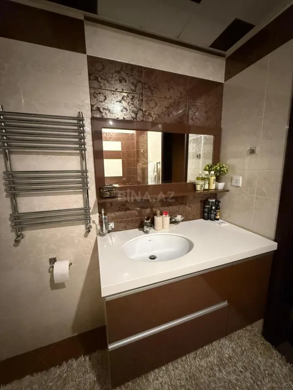Satılır 3 otaqlı mənzil 157 m²