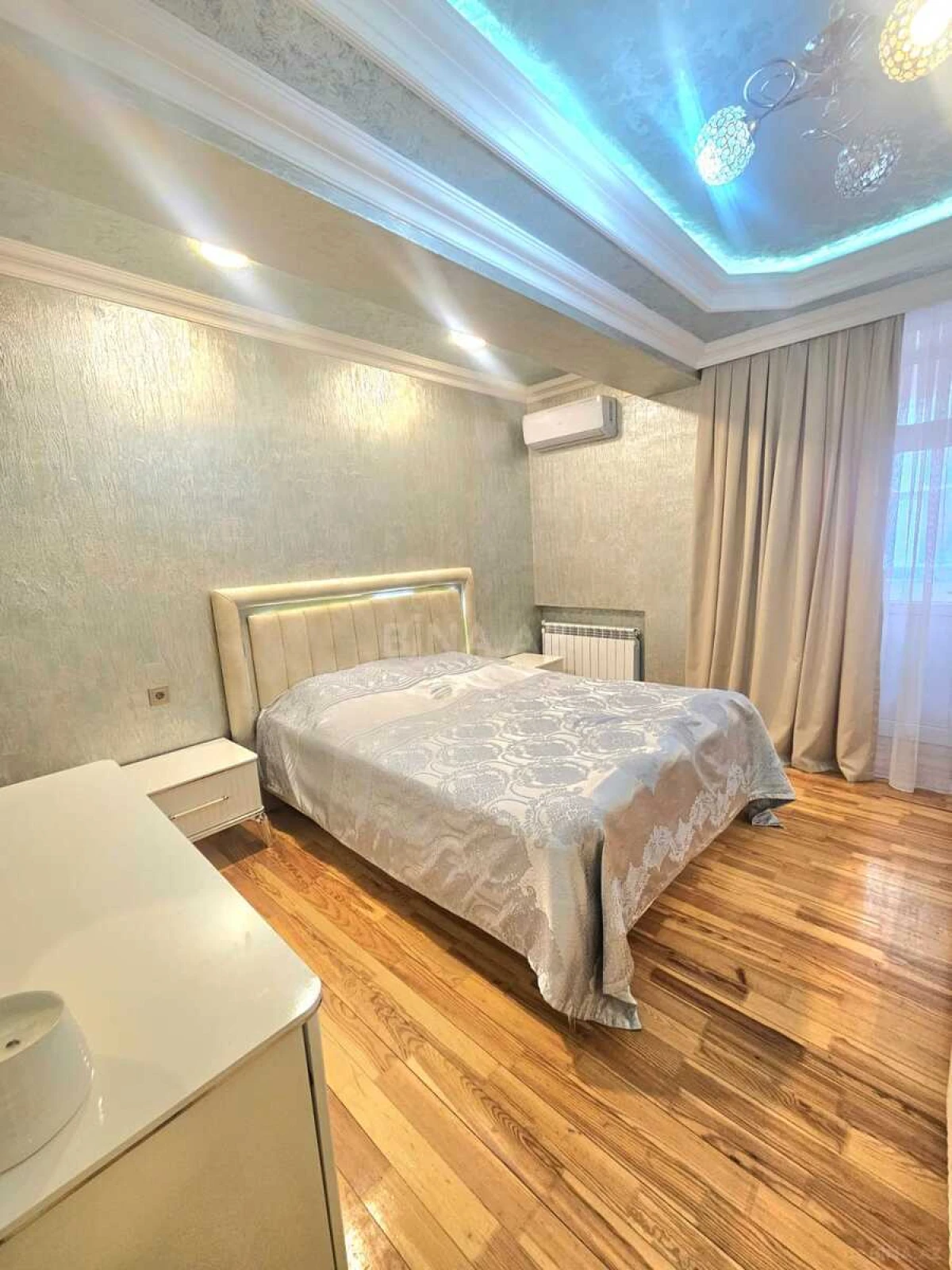 Satılır 3 otaqlı mənzil 125 m²