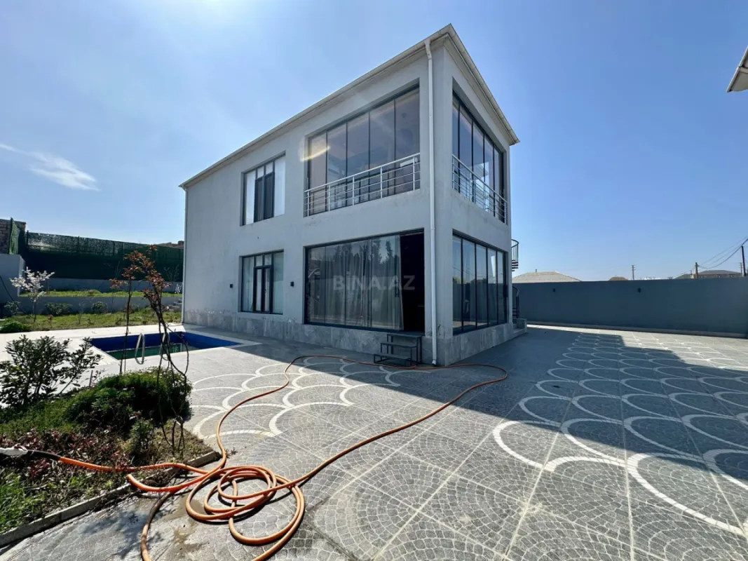 Kirayə verilir 8 otaqlı həyət evi 300 m²