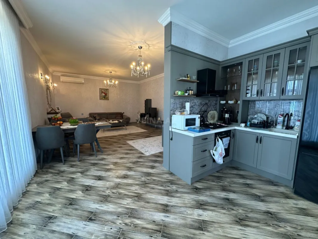 Kirayə verilir 8 otaqlı həyət evi 300 m²