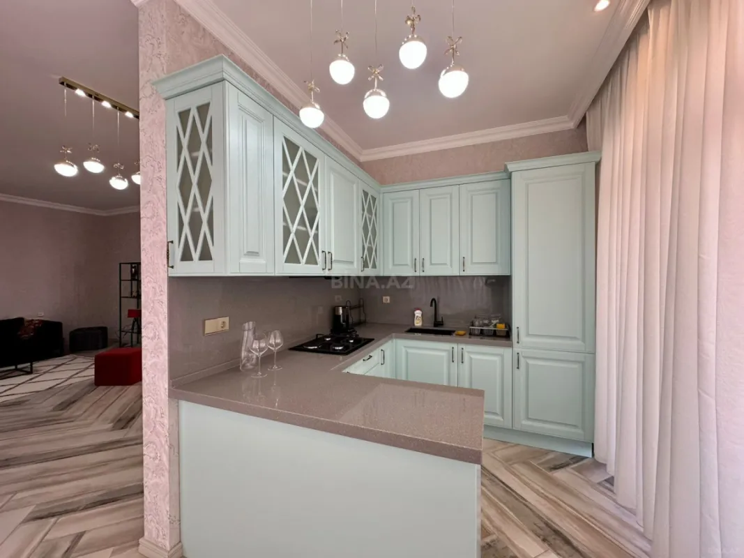 Kirayə verilir 8 otaqlı həyət evi 300 m²