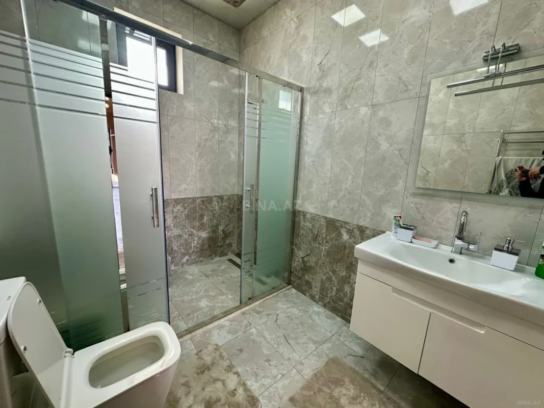 Kirayə verilir 8 otaqlı həyət evi 300 m²