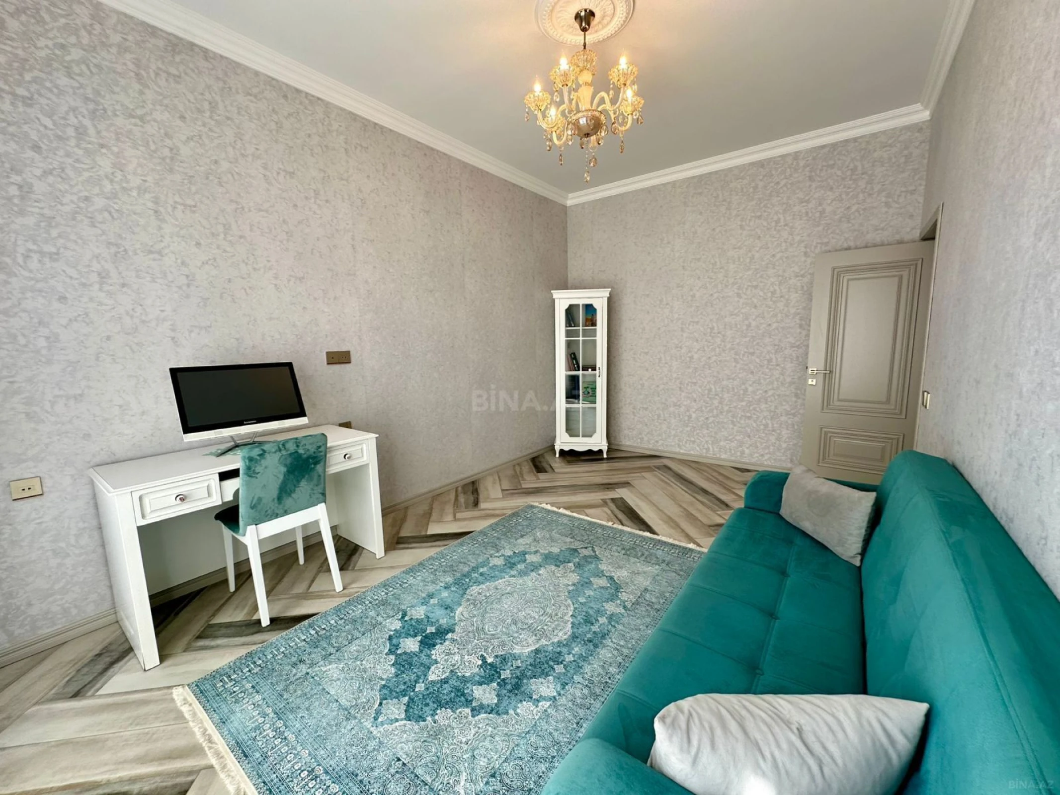 Kirayə verilir 8 otaqlı həyət evi 300 m²