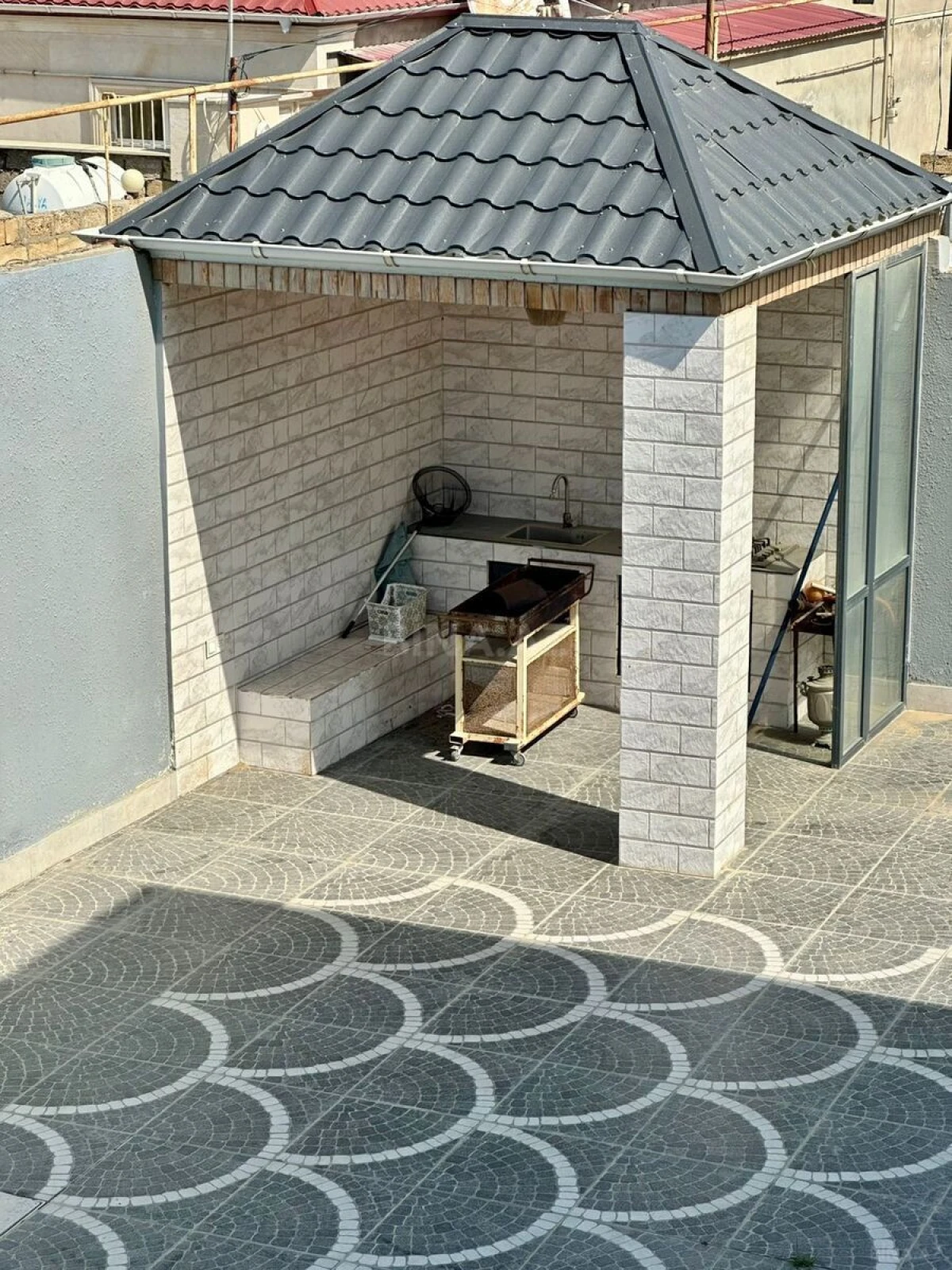 Kirayə verilir 8 otaqlı həyət evi 300 m²