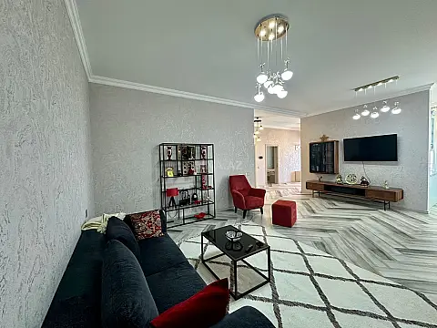 Kirayə verilir 8 otaqlı həyət evi 300 m²