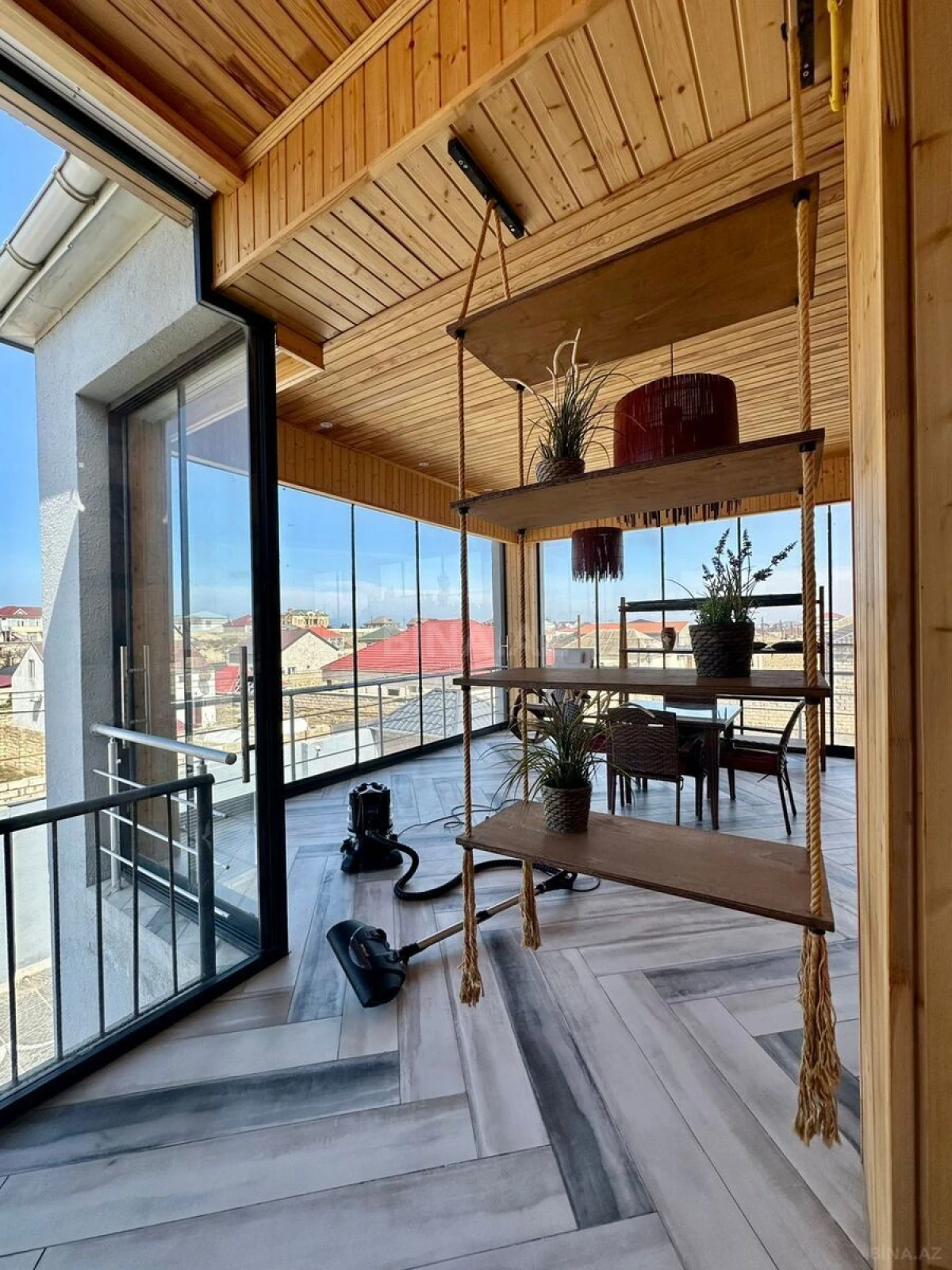 Kirayə verilir 8 otaqlı həyət evi 300 m²