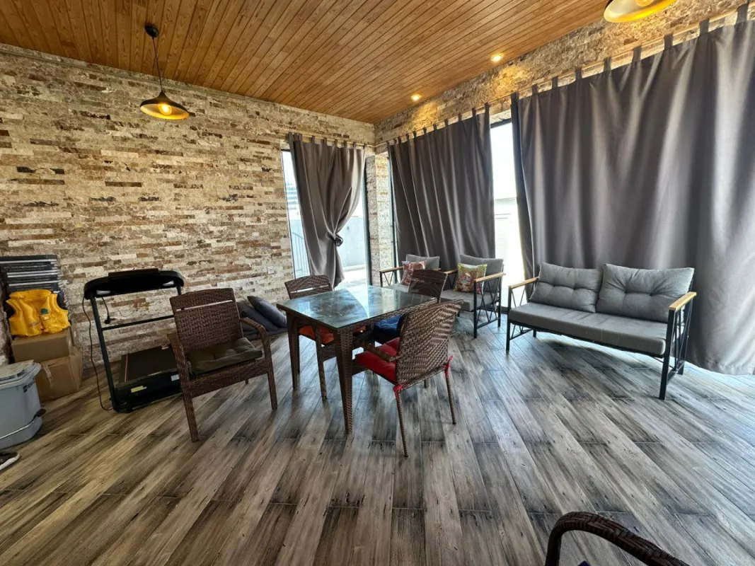 Kirayə verilir 8 otaqlı həyət evi 300 m²