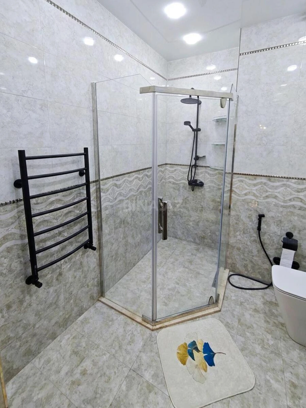 Satılır 3 otaqlı mənzil 150 m²