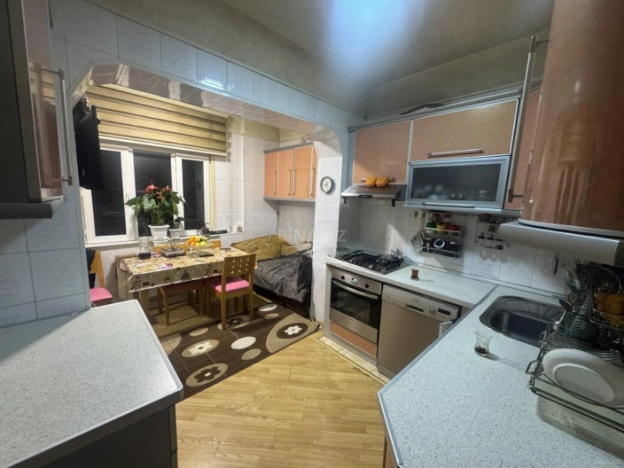 Satılır 4 otaqlı mənzil 110 m²