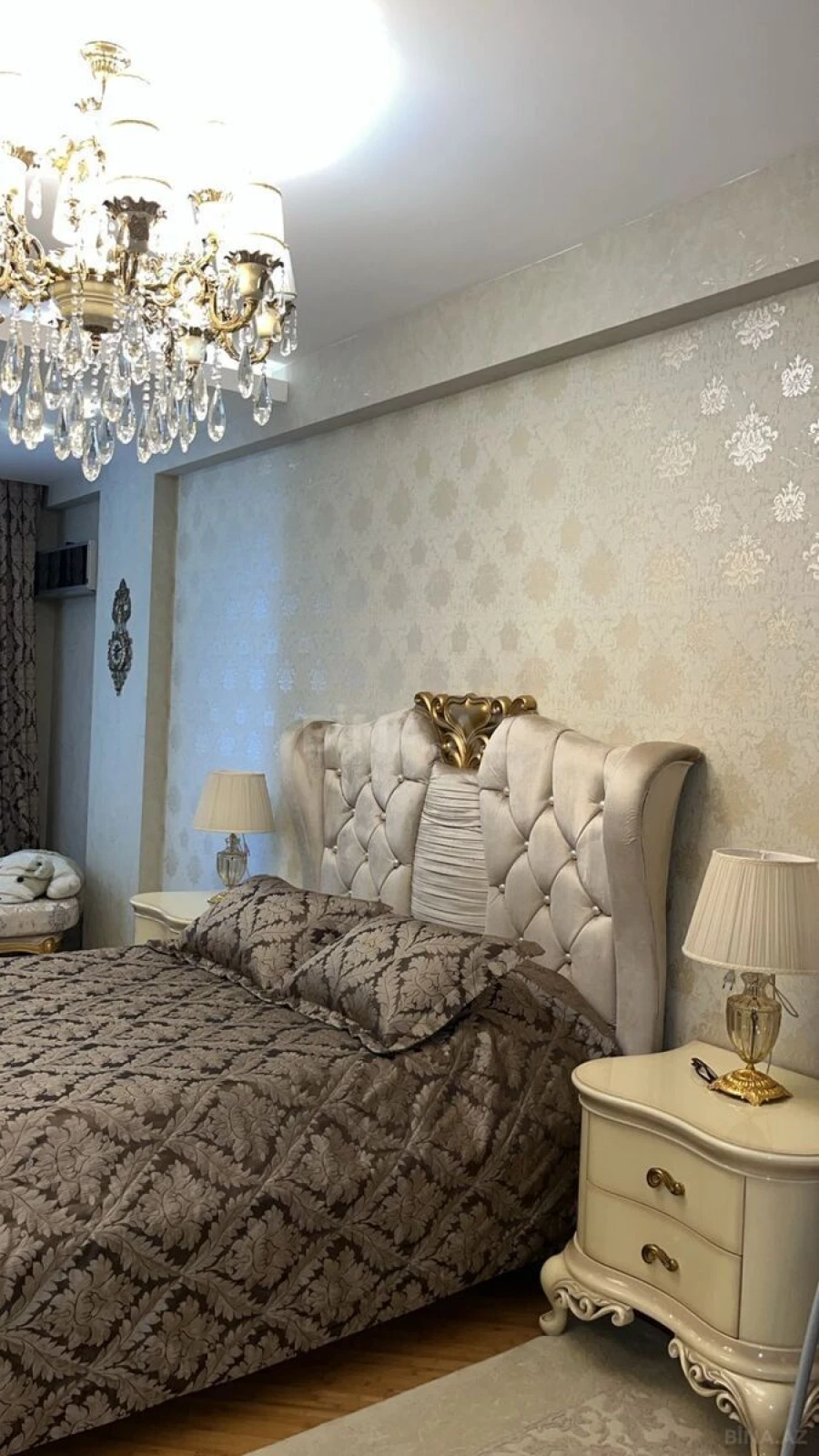 Satılır 4 otaqlı mənzil 190 m²