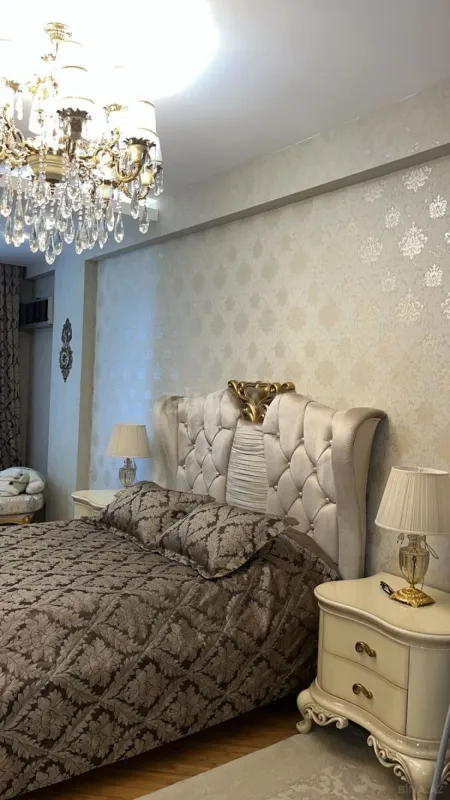 Satılır 4 otaqlı mənzil 190 m²