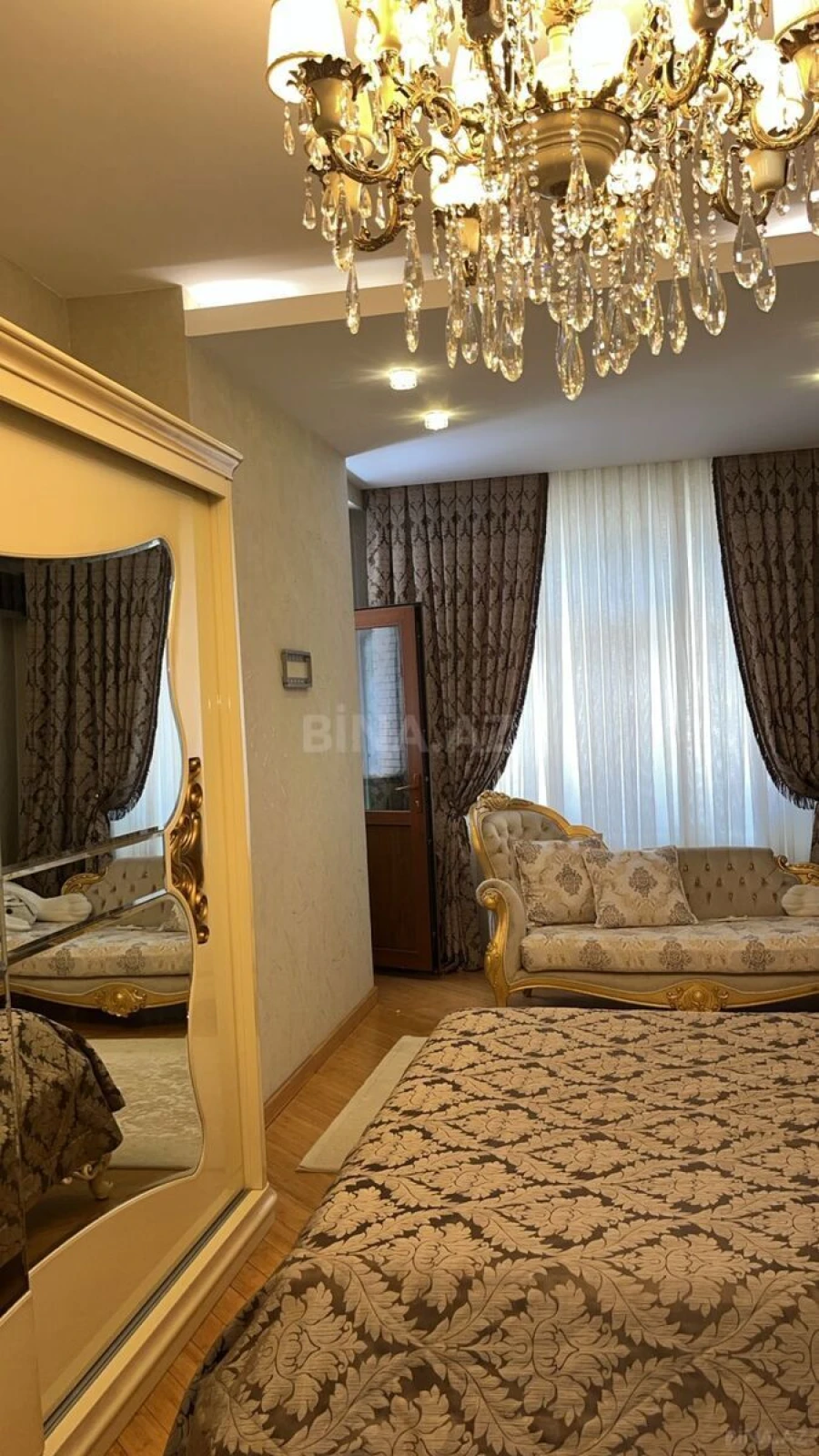 Satılır 4 otaqlı mənzil 190 m²
