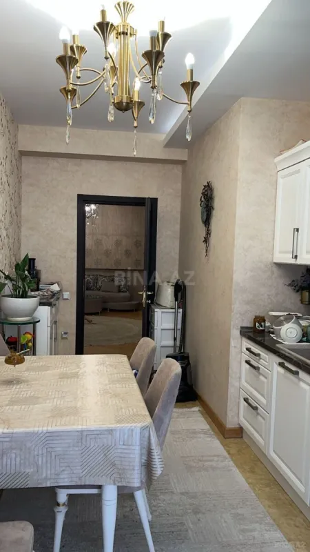 Satılır 4 otaqlı mənzil 190 m²