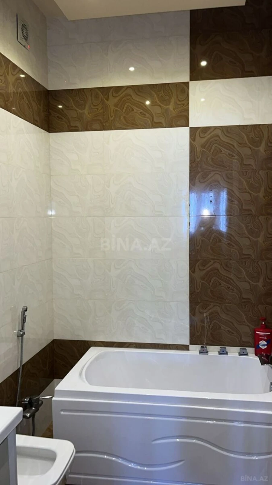 Satılır 4 otaqlı mənzil 190 m²