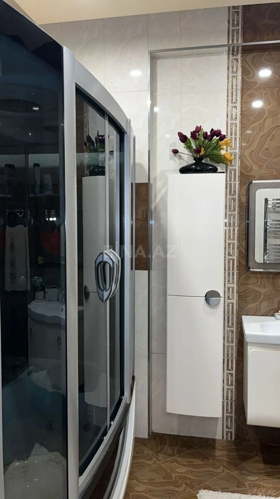 Satılır 4 otaqlı mənzil 190 m²