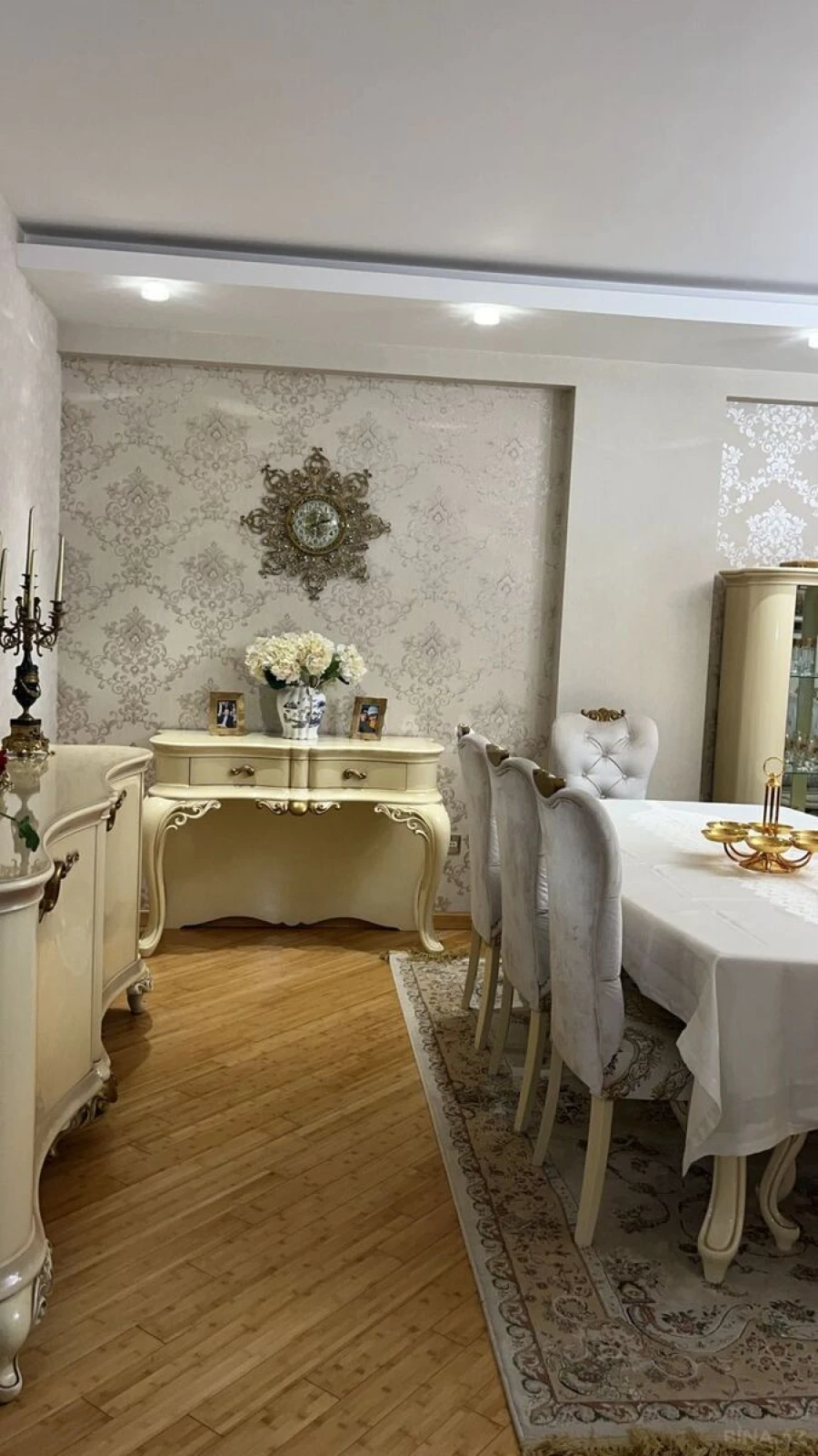 Satılır 4 otaqlı mənzil 190 m²