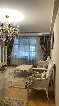 Satılır 4 otaqlı mənzil 190 m²