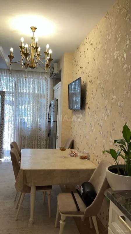 Satılır 4 otaqlı mənzil 190 m²