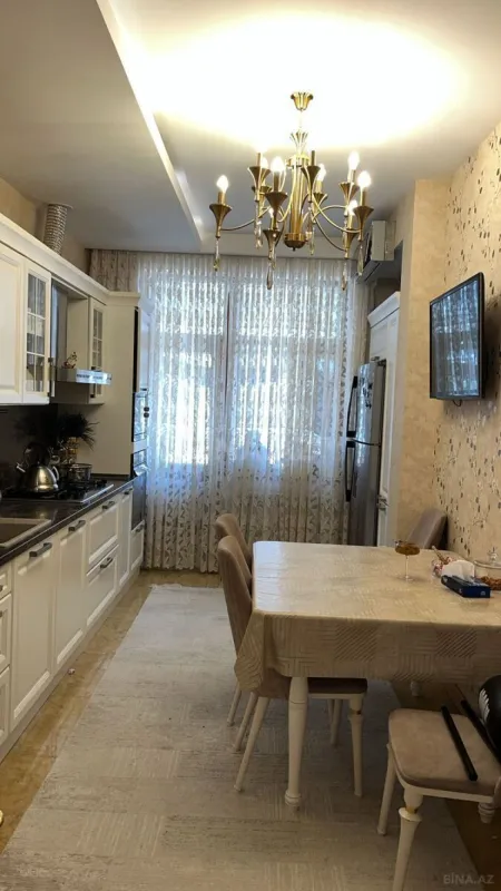 Satılır 4 otaqlı mənzil 190 m²