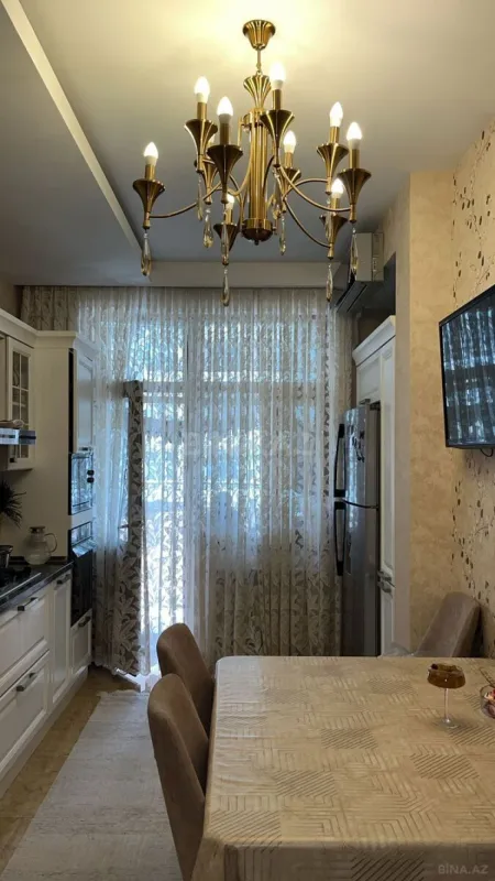 Satılır 4 otaqlı mənzil 190 m²