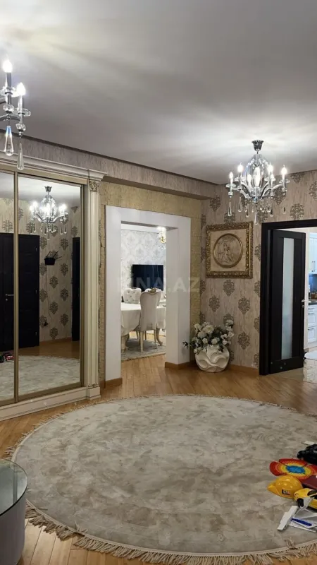 Satılır 4 otaqlı mənzil 190 m²