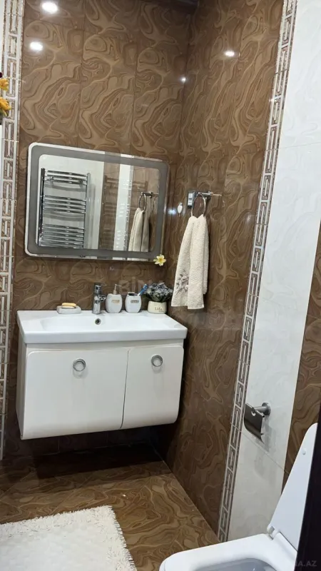 Satılır 4 otaqlı mənzil 190 m²