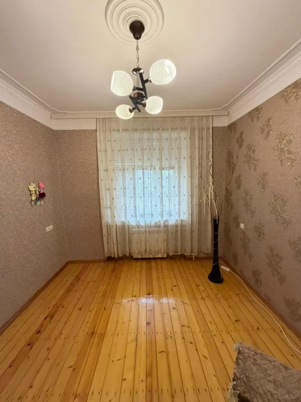 Satılır 4 otaqlı mənzil 100 m²
