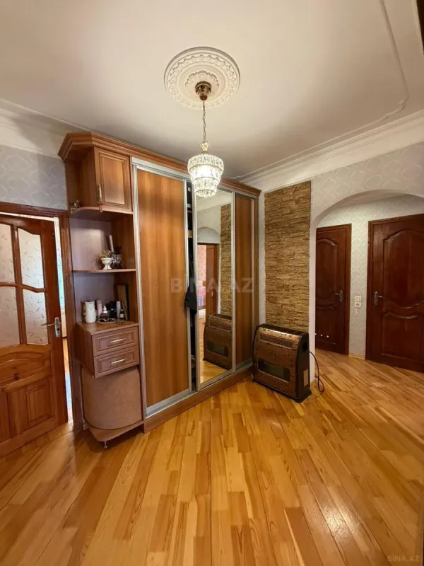 Satılır 4 otaqlı mənzil 100 m²